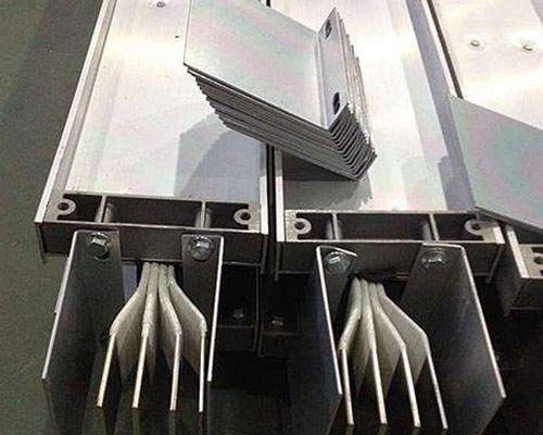 插接母線槽